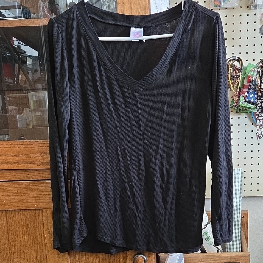 No Boundaries Black V-Neck Long Sleeve Tee